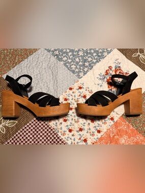 NWOT - Women’s - American Eagle Black Platform Heeled Sandals Size 9